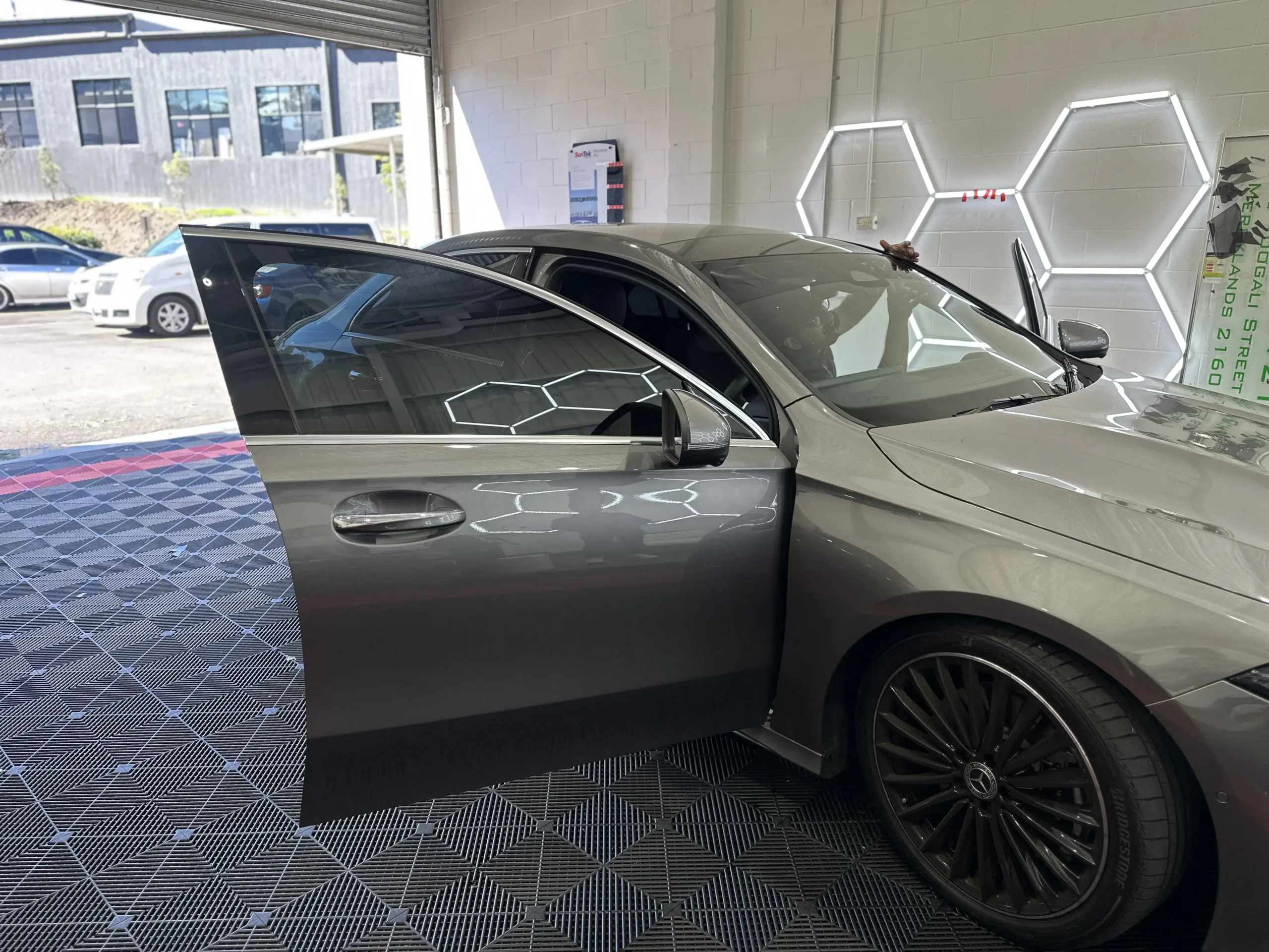 carbon-tint